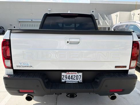 Used 2025 Honda Ridgeline TrailSport image 5