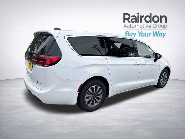 Used 2024 Chrysler Pacifica Limited FWD image 7