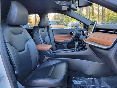 Certified 2024 Jeep Compass Limited image 24