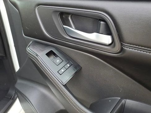 Used 2022 Nissan Rogue SV w/ SV Premium Package image 12