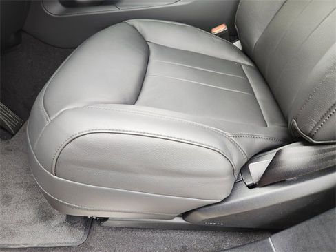 Used 2025 Land Rover Range Rover Sport image 23