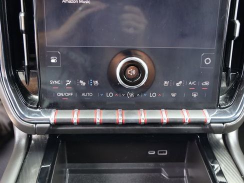 Used 2025 GMC Yukon AT4 AWD/4WD image 22