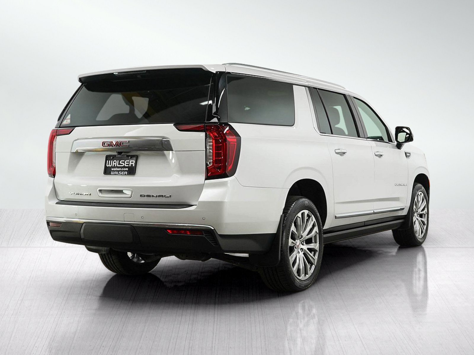Used 2023 GMC Yukon XL Denali AWD/4WD image 5