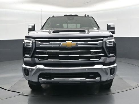Used 2024 Chevrolet Silverado 3500 LTZ w/ LTZ Plus Package AWD/4WD image 10