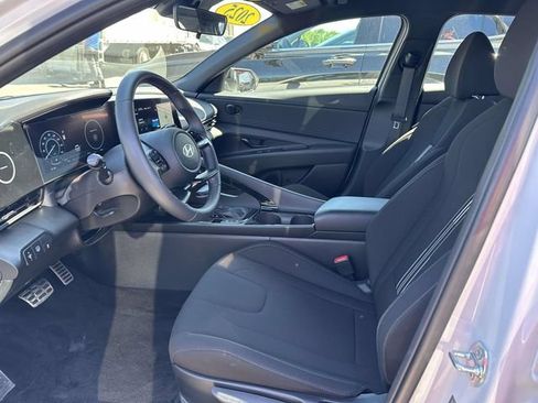 Used 2025 Hyundai Elantra SEL w/ Cargo Package FWD image 16