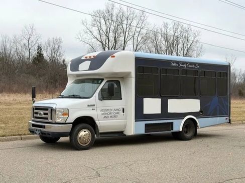 Used 2013 Ford E-350 and Econoline 350 Super Duty w/ Shuttle Bus Prep Pkg RWD image 3