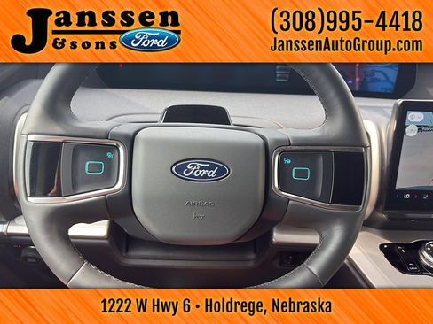 Used 2025 Ford Expedition Max Active AWD/4WD image 21