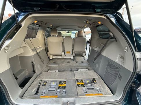 Used 2012 Toyota Sienna XLE image 13