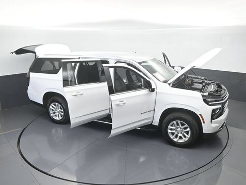Used 2025 Chevrolet Suburban LT RWD image 77