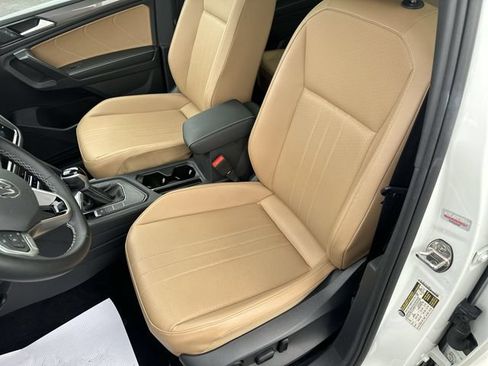 Used 2023 Volkswagen Tiguan SE w/ Panoramic Sunroof Package FWD image 15
