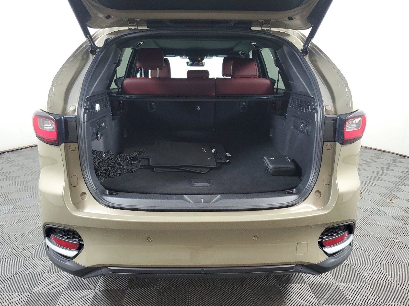 Certified 2025 MAZDA CX-70 Plug-In Hybrid w/ Premium Plus AWD/4WD image 6