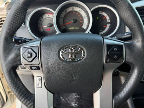Used 2015 Toyota Tacoma PreRunner w/ TRD Off-Road Package RWD image 32