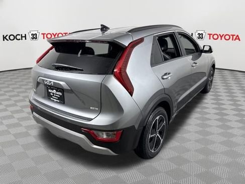 Used 2025 Kia Niro EX w/ EX Cold Weather Package image 8