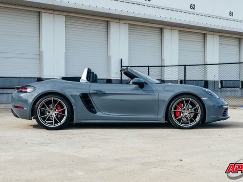 Used 2017 Porsche 718 Boxster S image 12