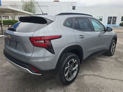 Used 2024 Chevrolet Trax LT w/ Driver Confidence Package image 3