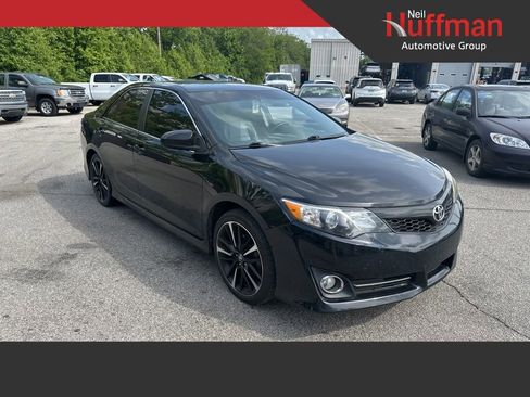 Used 2014 Toyota Camry SE FWD image 1