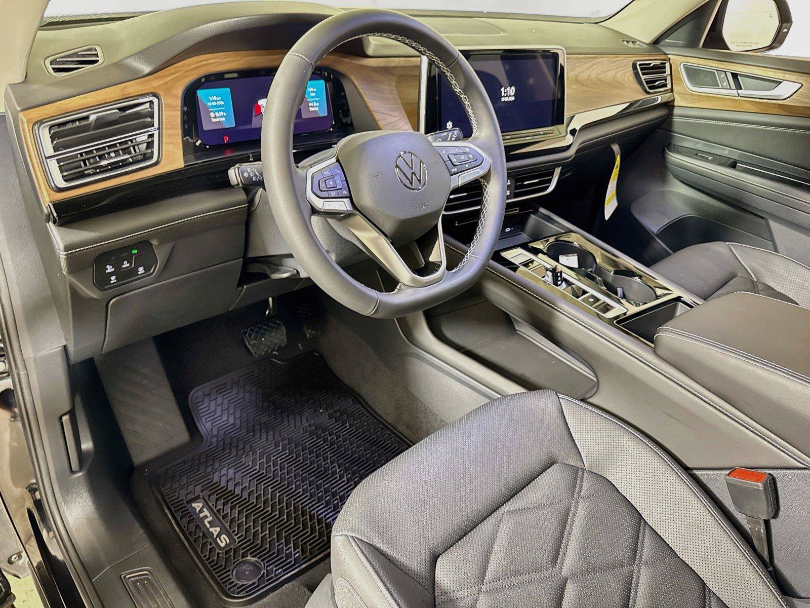 New 2026 Volkswagen Atlas SE FWD image 5