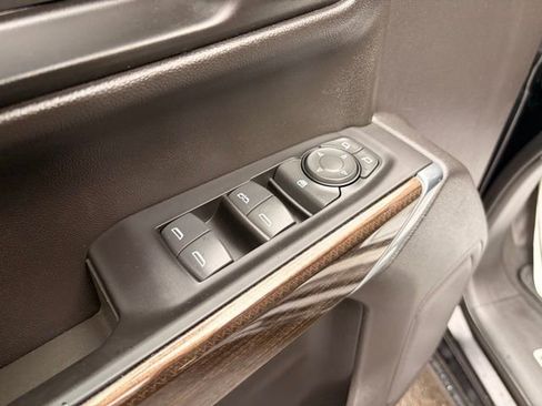 Used 2022 Chevrolet Silverado 1500 LT AWD/4WD image 18
