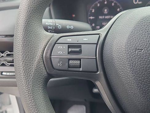 Certified 2025 Honda Accord LX image 20
