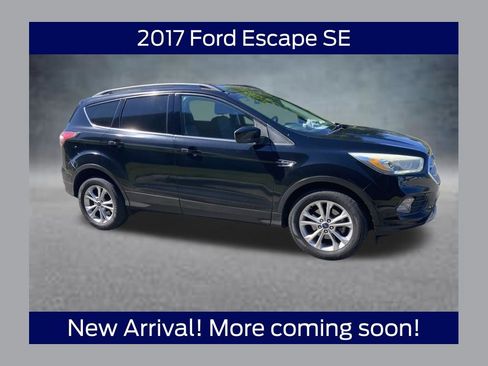 Used 2017 Ford Escape SE w/ Equipment Group 201A FWD image 1