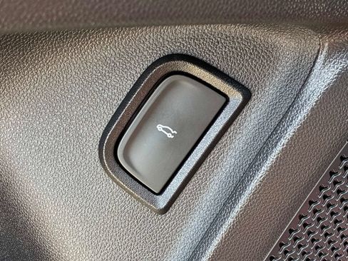 Used 2025 Chevrolet Blazer EV LT AWD/4WD image 29