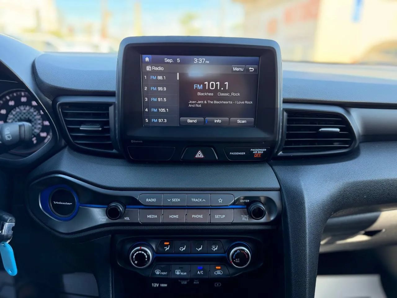 Used 2019 Hyundai Veloster 2.0 FWD image 40