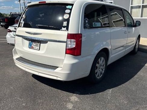 Used 2012 Chrysler Town & Country Touring-L w/ Entertainment Group #2 FWD image 7