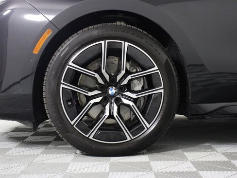 Used 2025 BMW 740i image 28