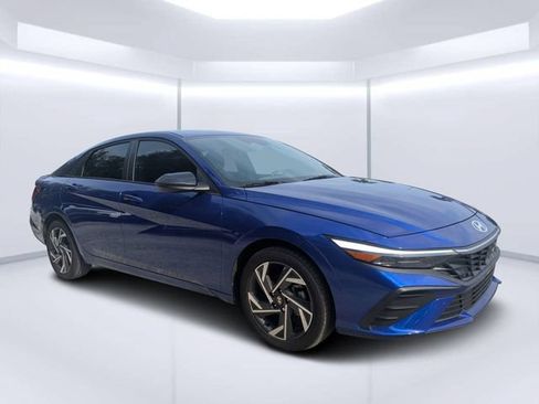 Used 2025 Hyundai Elantra Sport w/ Cargo Package FWD image 1