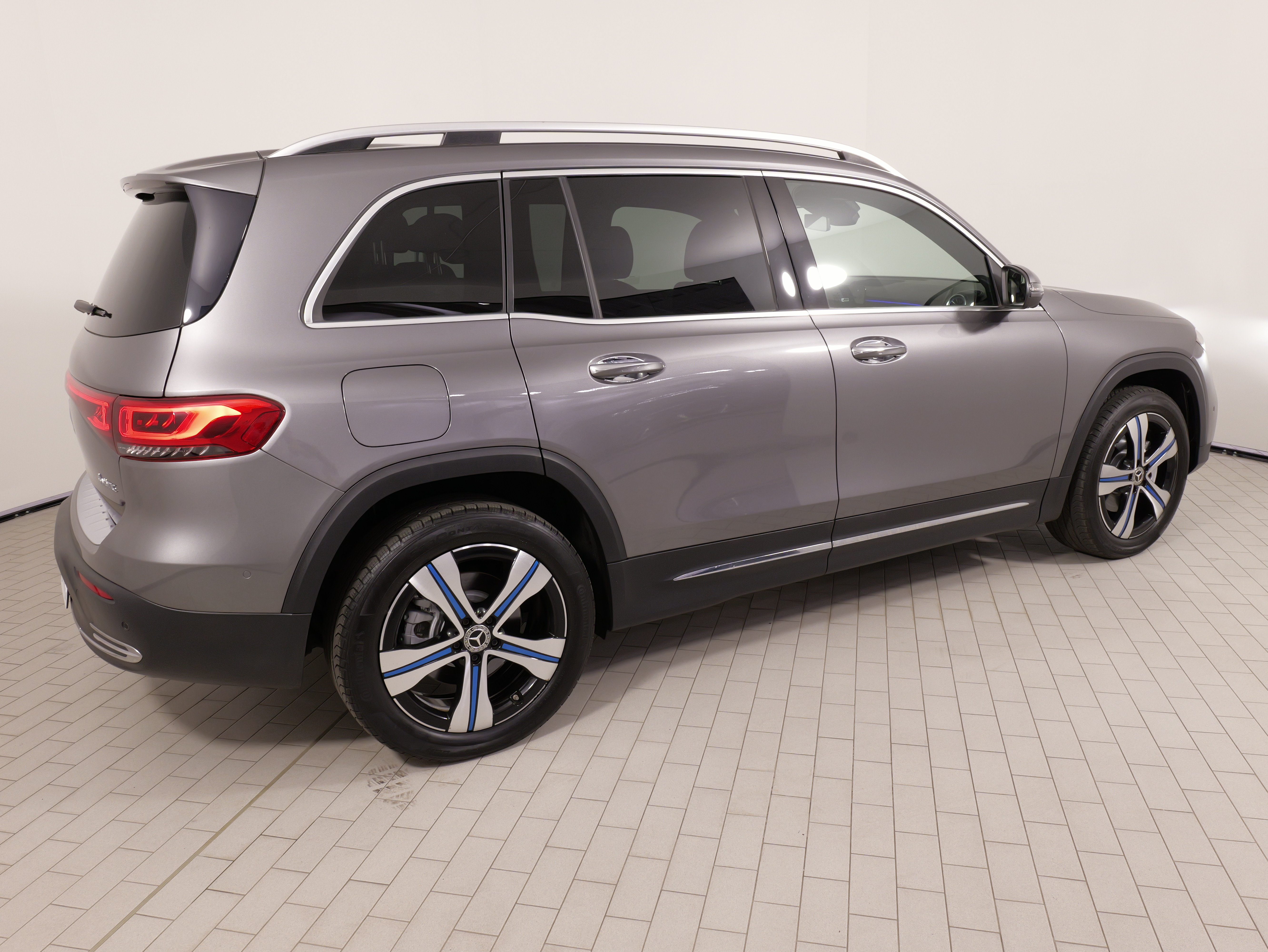Used 2023 Mercedes-Benz EQB 350 4MATIC SUV image 10