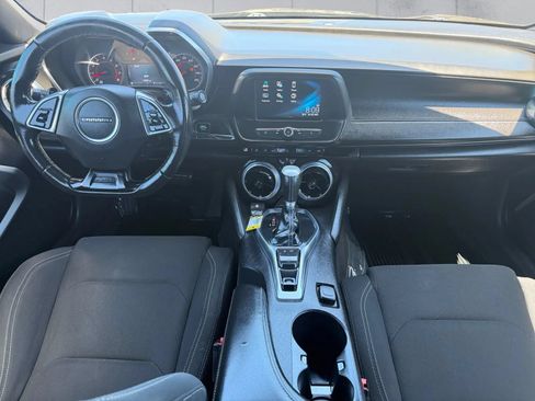 Used 2017 Chevrolet Camaro LT RWD image 10