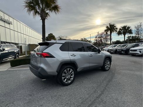 Used 2019 Toyota RAV4 XLE Premium image 16