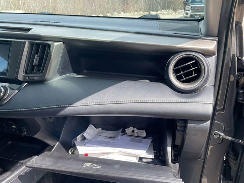 Used 2014 Toyota RAV4 XLE image 29