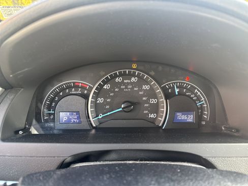 Used 2012 Toyota Camry image 21