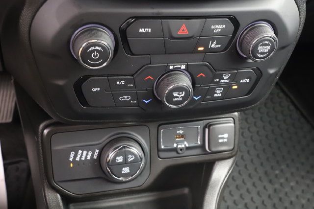 Used 2023 Jeep Renegade Trailhawk AWD/4WD image 27