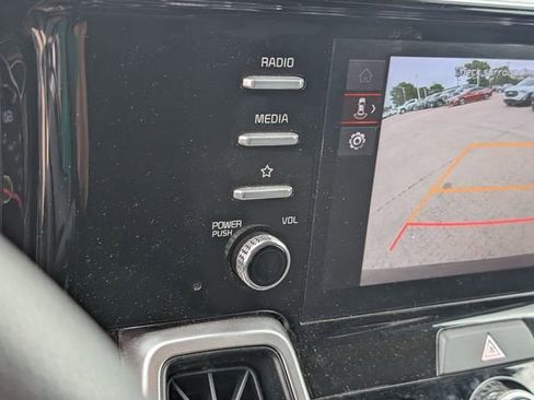 Used 2022 Kia Sorento LX image 16