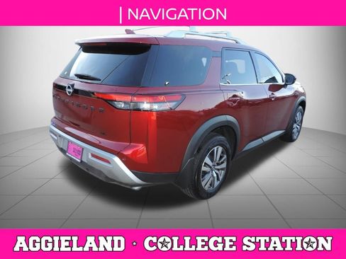 Used 2023 Nissan Pathfinder SL w/ Black Appearance Package image 4