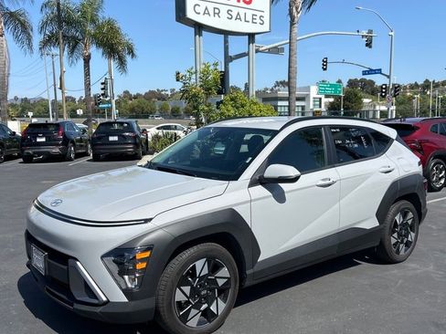 Used 2025 Hyundai Kona SEL image 1