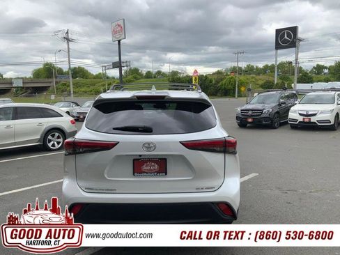 Used 2023 Toyota Highlander XLE AWD/4WD image 6