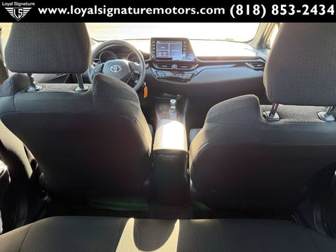 Used 2019 Toyota C-HR LE FWD image 12