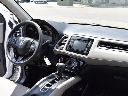 Certified 2018 Honda HR-V LX image 30