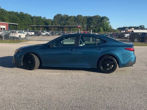 Used 2025 Toyota Camry SE FWD image 4