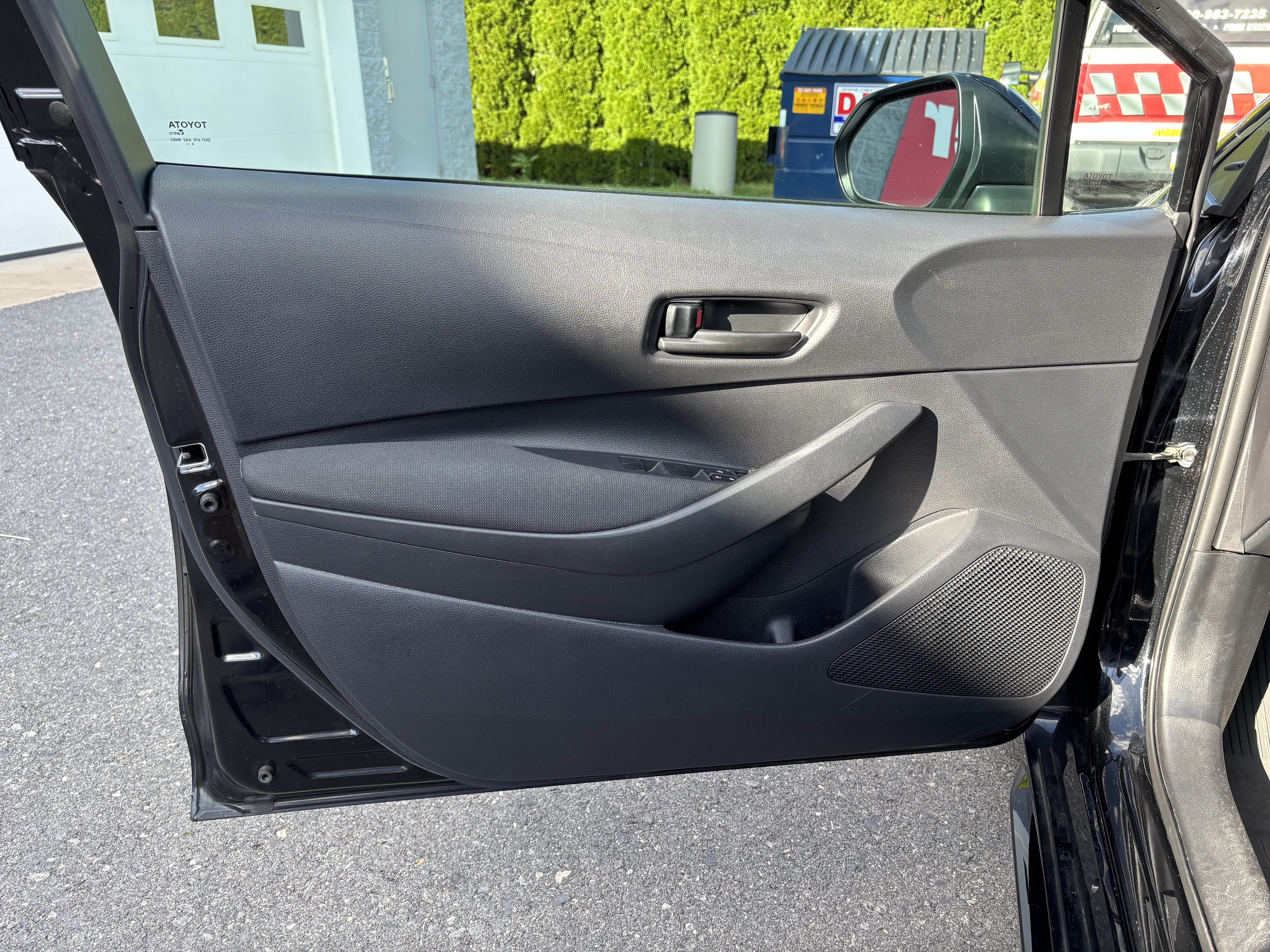 Used 2025 Toyota Corolla LE FWD image 16