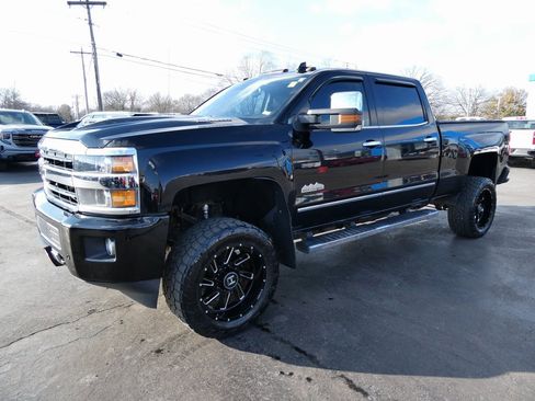 Used 2018 Chevrolet Silverado 2500 High Country w/ Duramax Plus Package image 9