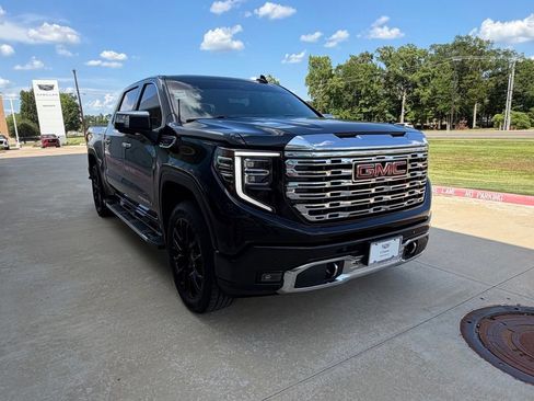 Used 2024 GMC Sierra 1500 Denali w/ Technology Package AWD/4WD image 10