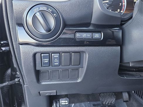 Used 2020 Nissan Titan SV w/ SV Convenience Package image 15