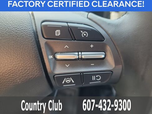 Certified 2022 Hyundai Kona SEL w/ Convenience Package AWD/4WD image 17