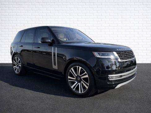 Used 2023 Land Rover Range Rover SE image 3