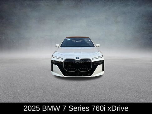 Used 2025 BMW 760i xDrive w/ Executive Package AWD/4WD image 3