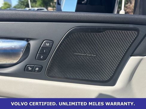 Certified 2024 Volvo XC60 T8 Ultimate w/ Protection Package Premier AWD/4WD image 17